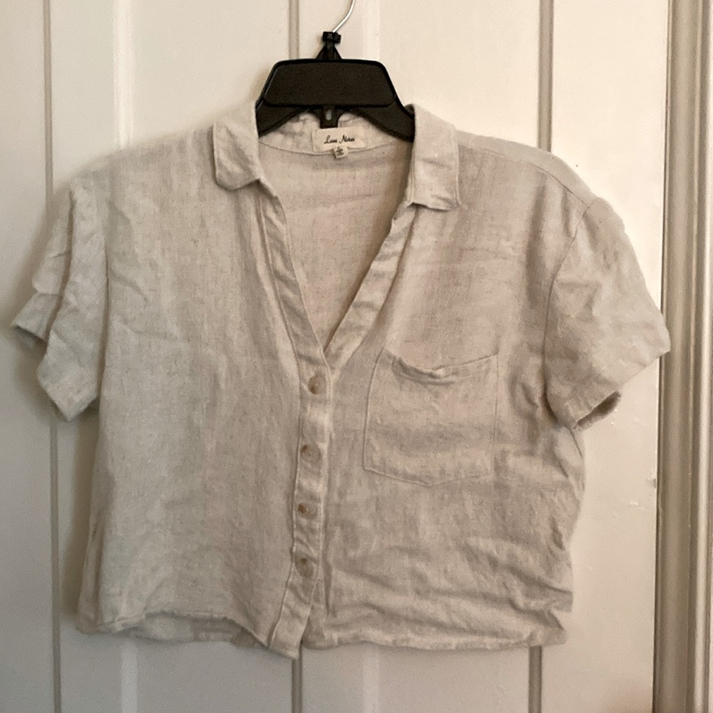 Cropped Love Notes button front shirt. L. Light beige linen.
